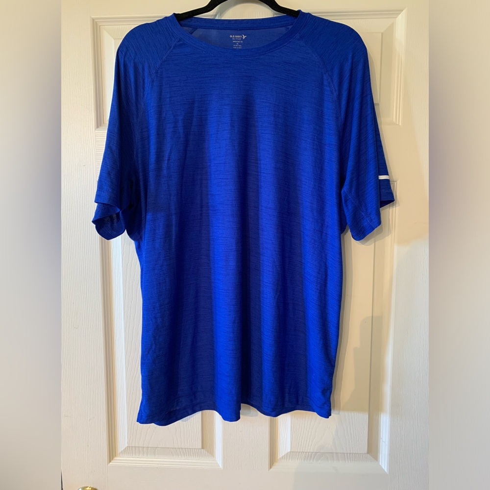Men’s Old Navy Active “Breathe On” Shirt